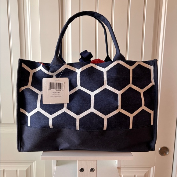 Buckhead Betties Bag NWT Stylish Navy and White Tote Bag - Picture 2 of 6